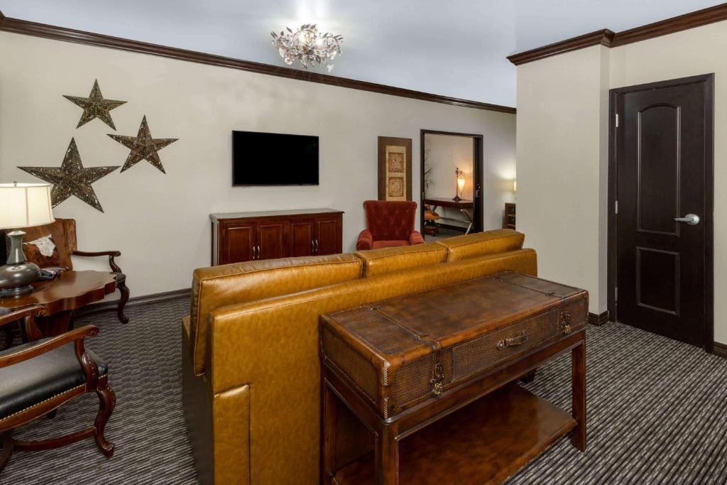 TV a/nebo společenská místnost v ubytování Hawthorn Suites by Wyndham Lubbock