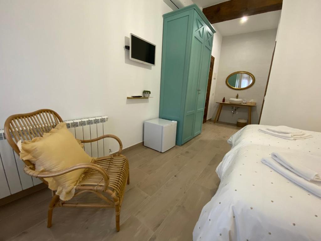 A television and/or entertainment centre at Casa Elsa Almagro