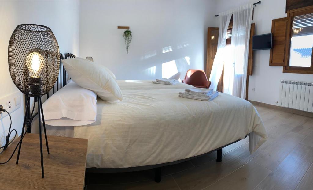 A bed or beds in a room at Casa Elsa Almagro