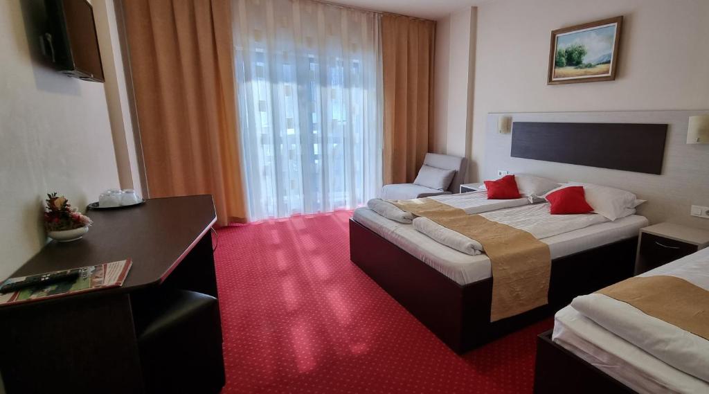 Postel nebo postele na pokoji v ubytování HOTEL CARPATHIA
