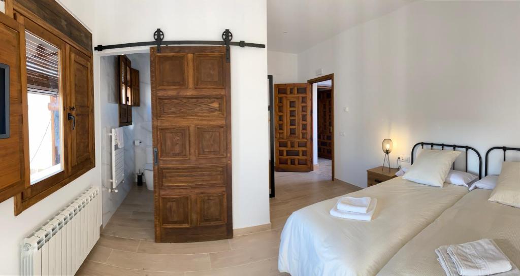 A bed or beds in a room at Casa Elsa Almagro