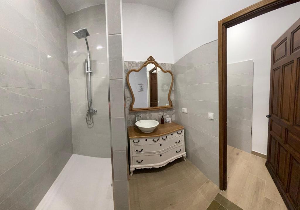 A bathroom at Casa Elsa Almagro