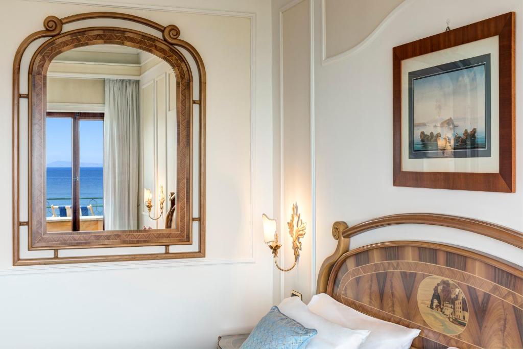 Postel nebo postele na pokoji v ubytování Grand Hotel de la Ville