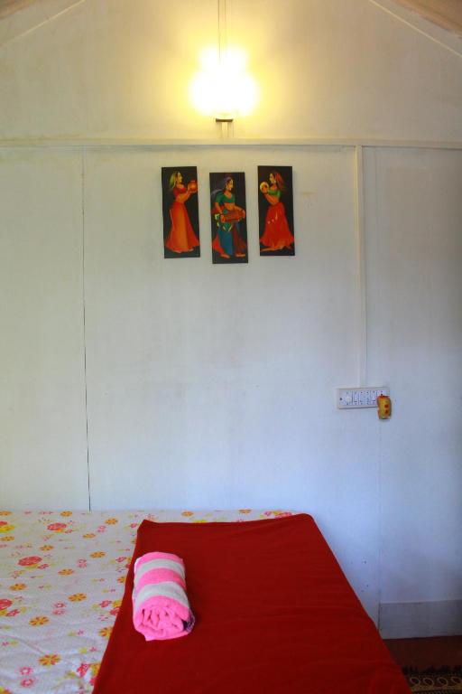 Voodi või voodid majutusasutuse SHIV SAI HUTS toas
