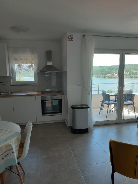 Kuchyň nebo kuchyňský kout v ubytování Gita Apartmani