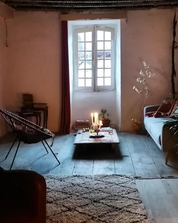 Postel nebo postele na pokoji v ubytování Abury, tables et chambres , randos et bien être à la montagne
