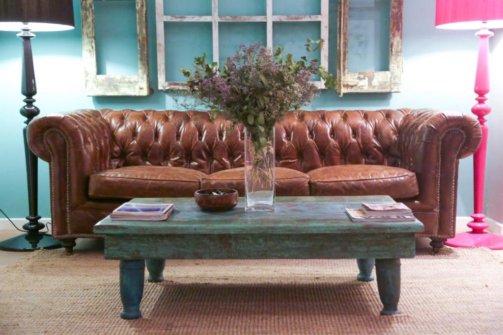 A seating area at Violeta Boutique