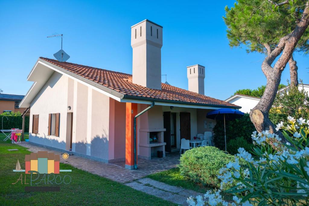 a small white building with two towers on top at Villa Aurora in Isola Albarella