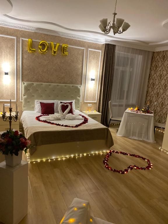 Postel nebo postele na pokoji v ubytování Hotel Sharl