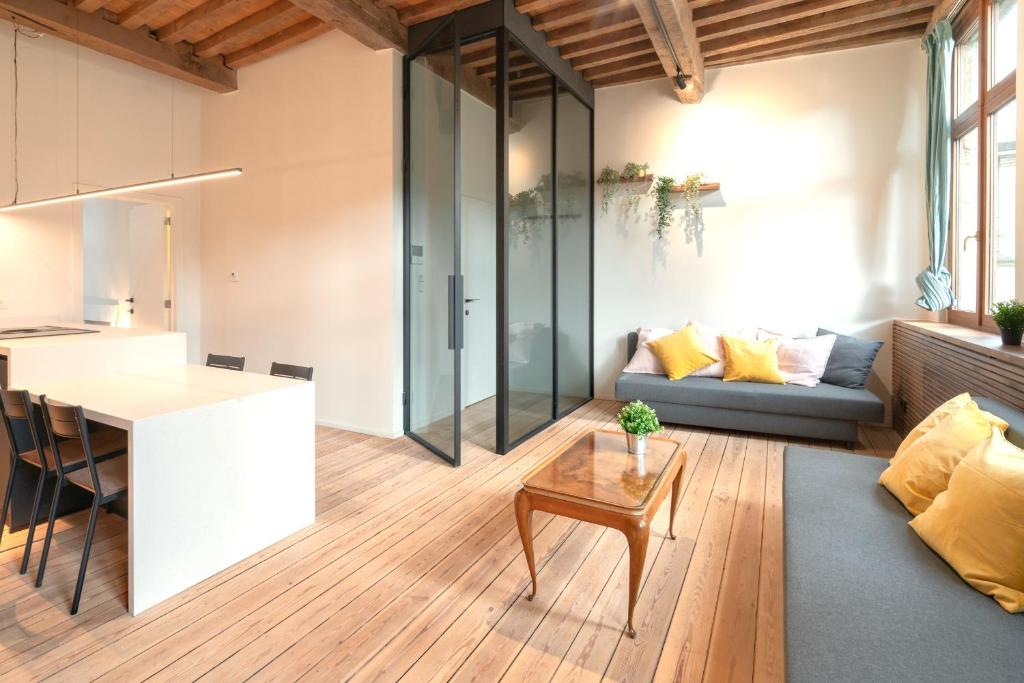The Hendrik Square Residence - One-Bedroom Apartment