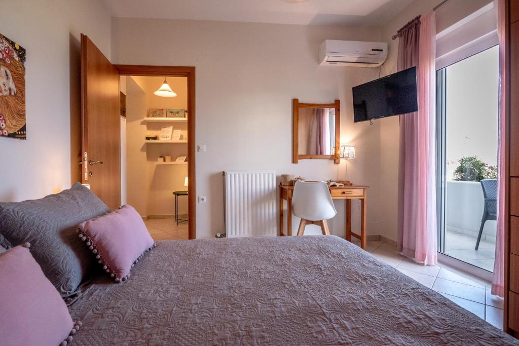 A bed or beds in a room at Sea Daffodil apartments