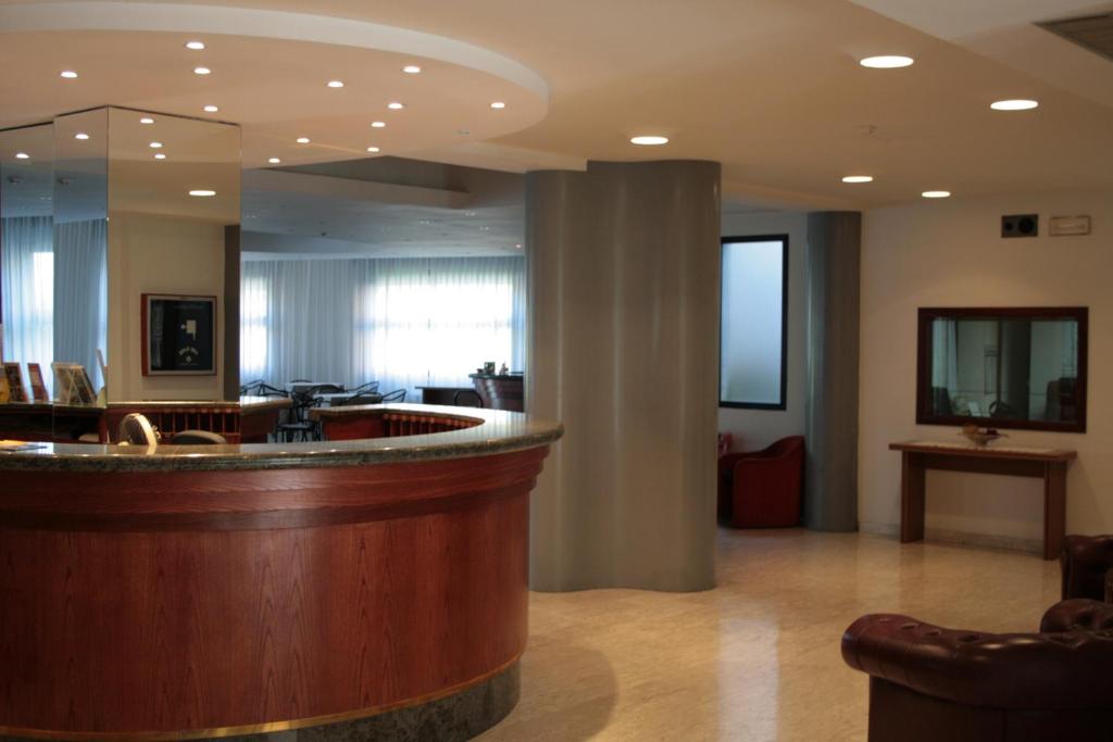 a lobby with a bar in a hospital at Hotel Risorgimento in Chianciano Terme