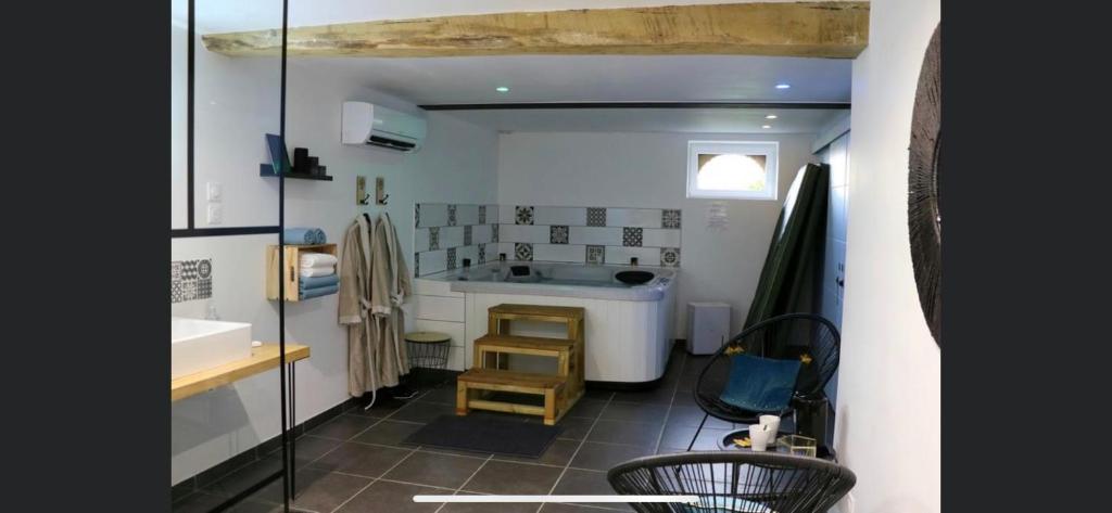 Aux Fines Bulles Gîte et Chambres d hôtes - Suite Con Bañera De Hidromasaje