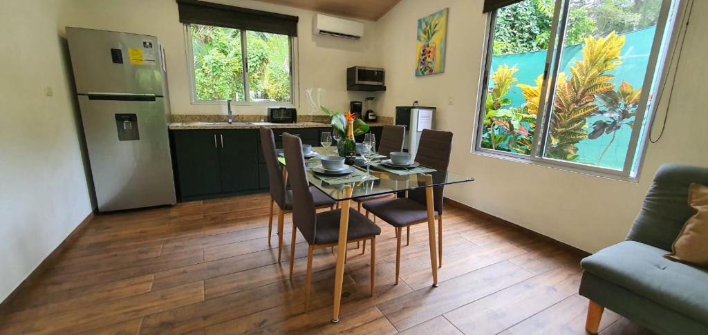 Kuchyň nebo kuchyňský kout v ubytování Alloro Jungle Villas