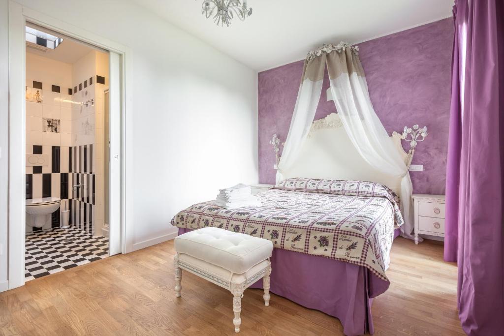 A bed or beds in a room at Settecentoalberi Agriturismo