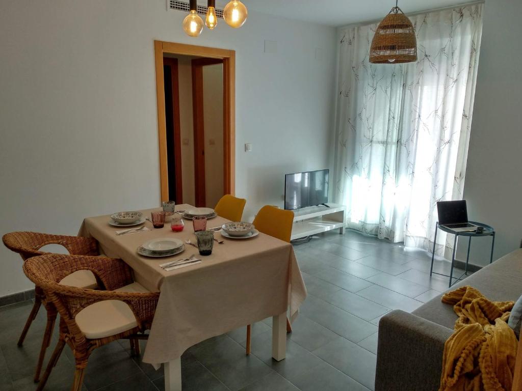A seating area at Apartamento acogedor en playa de Moncofa