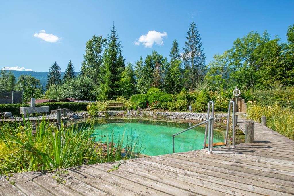 Piscina di Hotel Naggler Weissbriach o nelle vicinanze