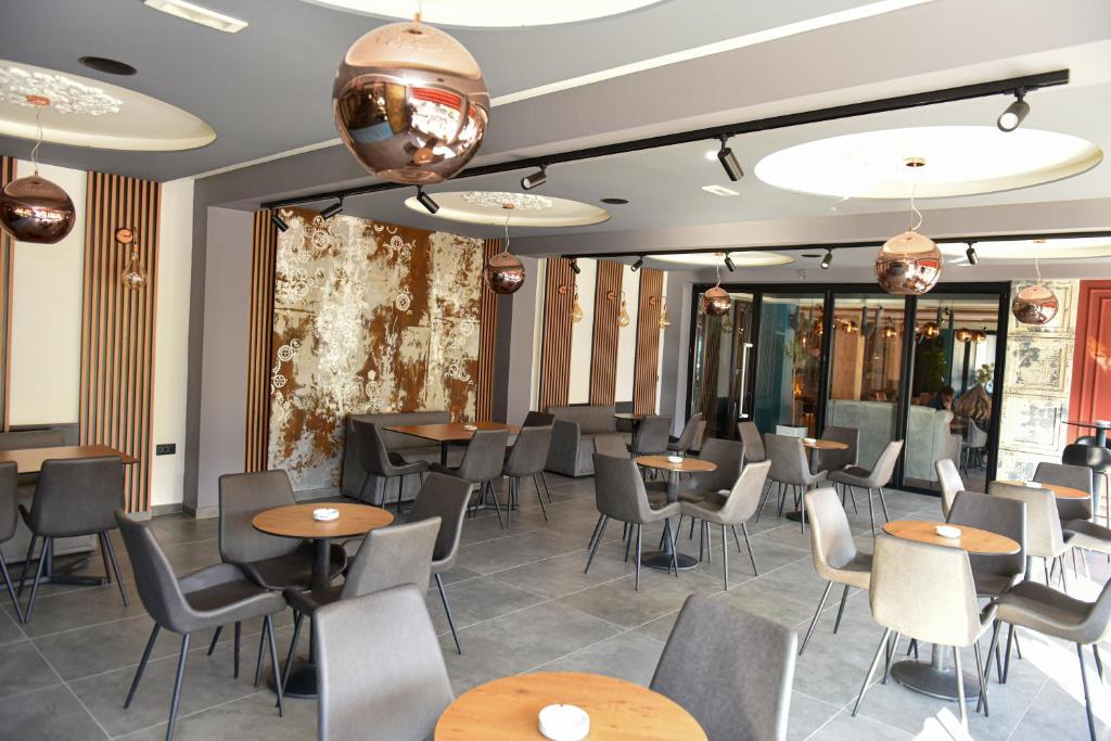 Restaurace v ubytování Hotel Tomorri