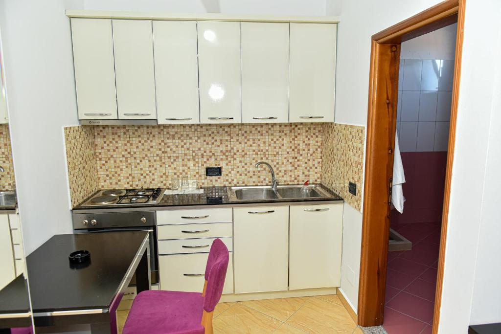 Kuchyň nebo kuchyňský kout v ubytování Hotel Tomorri