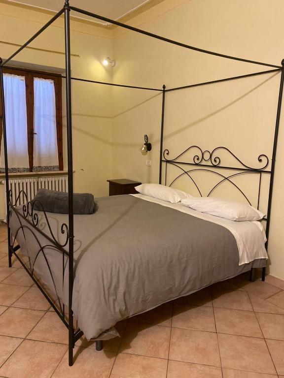 A bed or beds in a room at Affittacamere La Torre di Montalcino