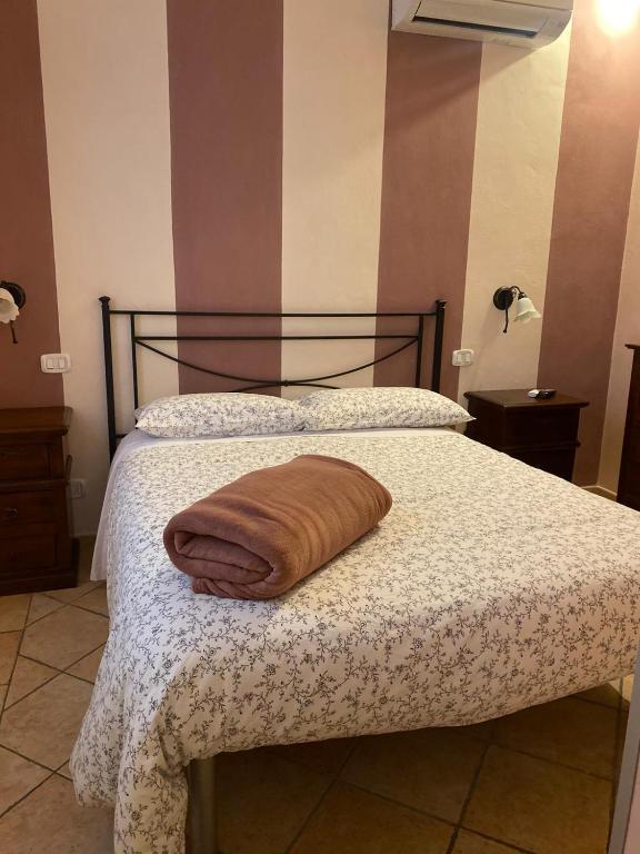 A bed or beds in a room at Affittacamere La Torre di Montalcino