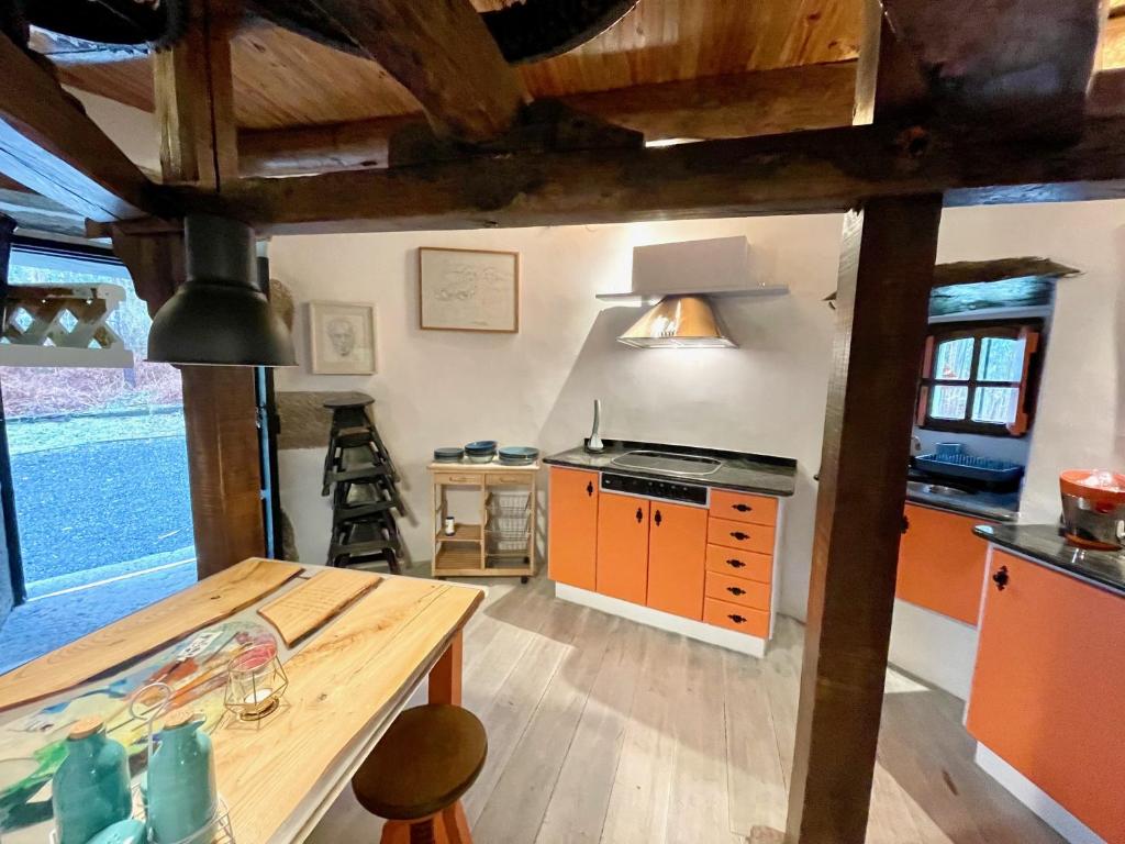 A kitchen or kitchenette at The Cliffs - The Painted Mill