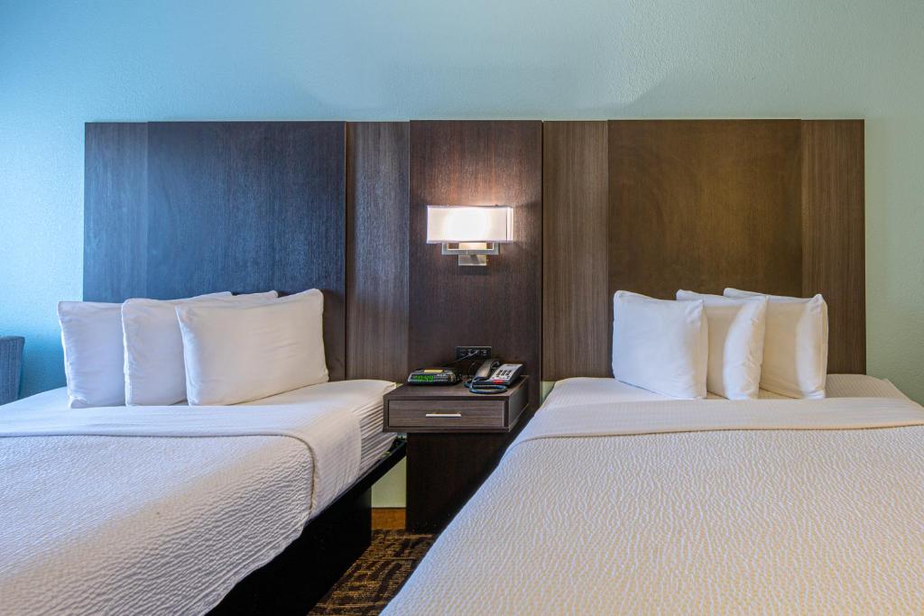 River Bend Inn - Pigeon Forge - Queen Room With Two Queen Beds