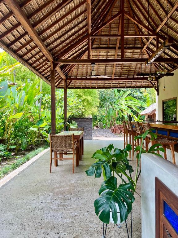 Zahrada ubytování Jati Kuta Lombok