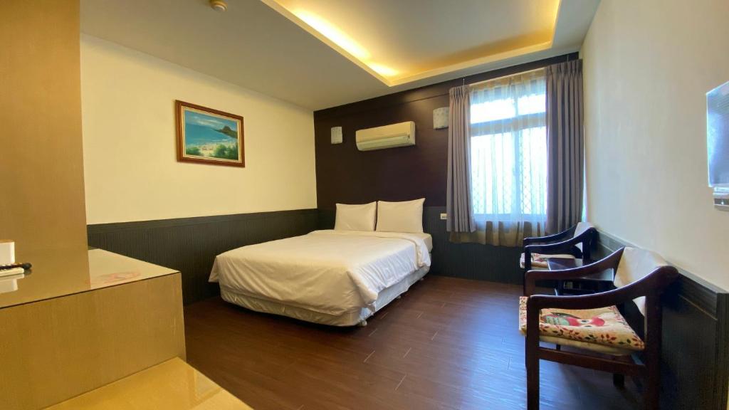 Postel nebo postele na pokoji v ubytování Kenting Jinjin Music Inn