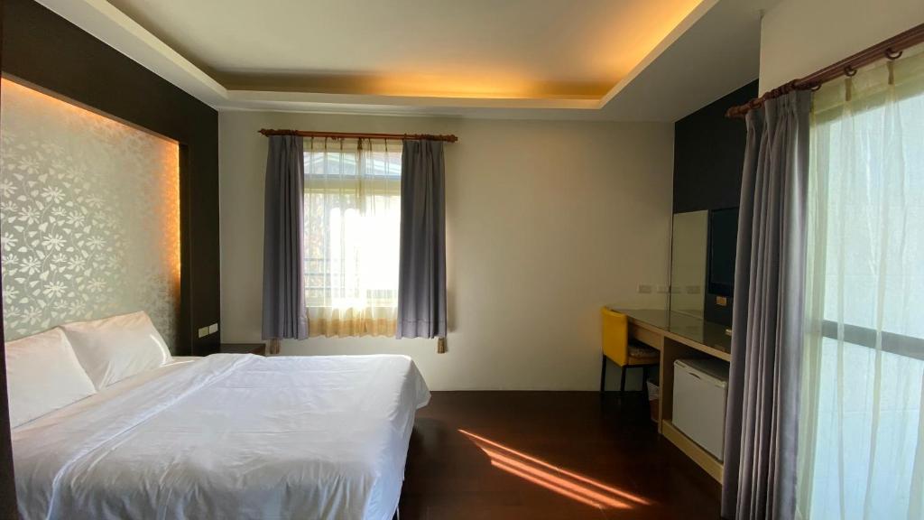 Postel nebo postele na pokoji v ubytování Kenting Jinjin Music Inn