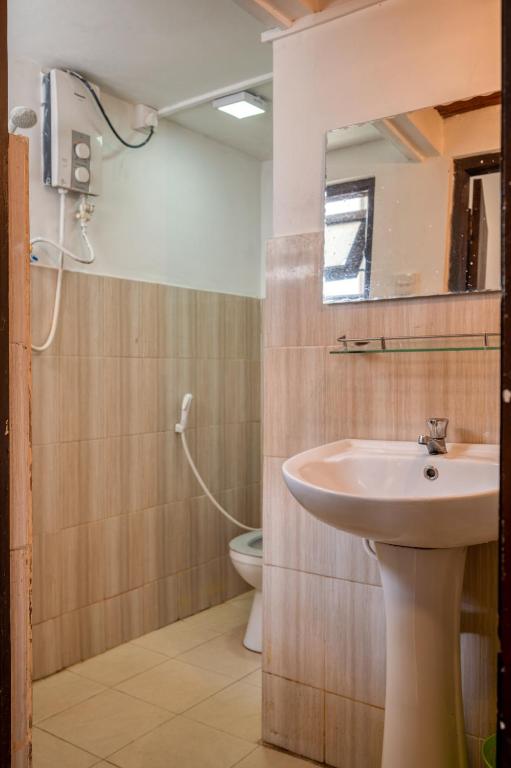 Drop Inn Hostels - 9