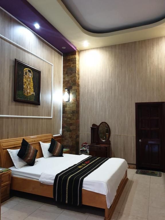 Khách sạn Hội An - Kon Tum 객실 침대