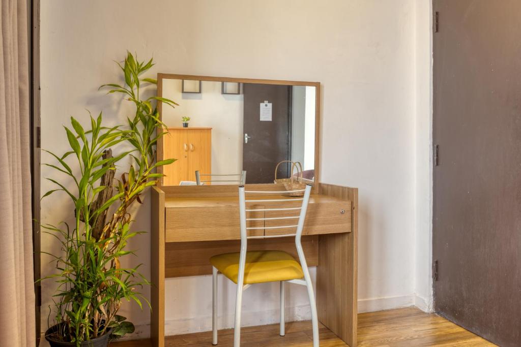 Drop Inn Hostels - 4