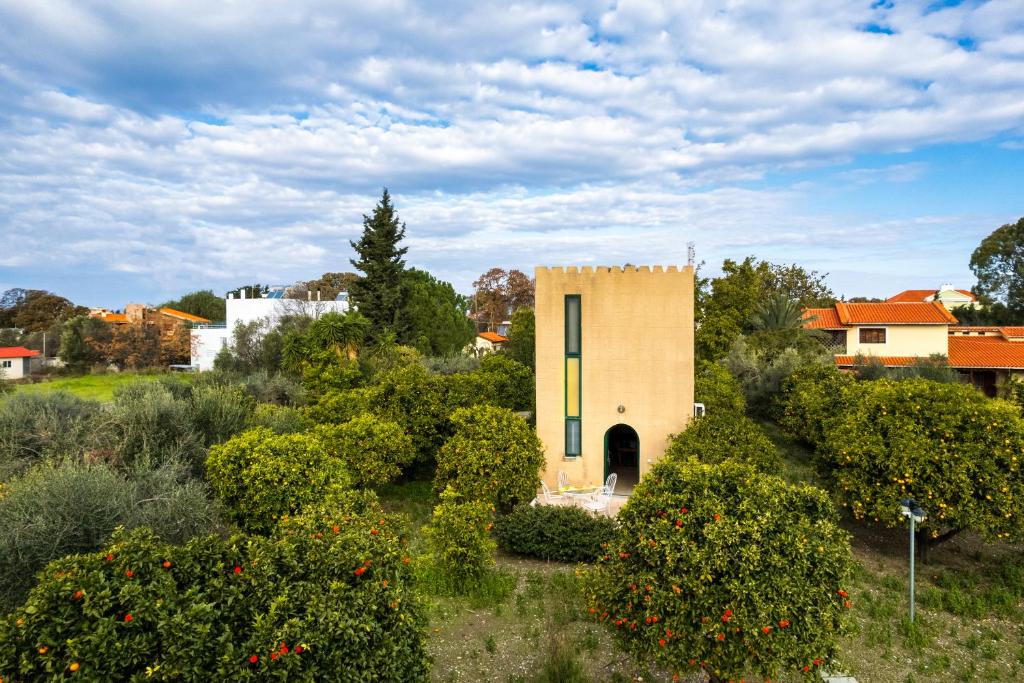 Fotografie z fotogalerie ubytování The Tower with the Orange tree garden v destinaci Ialyssos