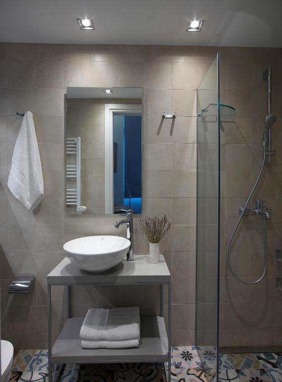 a bathroom with a sink and a shower at Del Taso 1850 in Athens