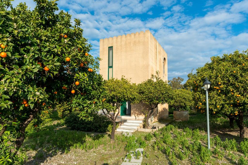 Zahrada ubytování The Tower with the Orange tree garden