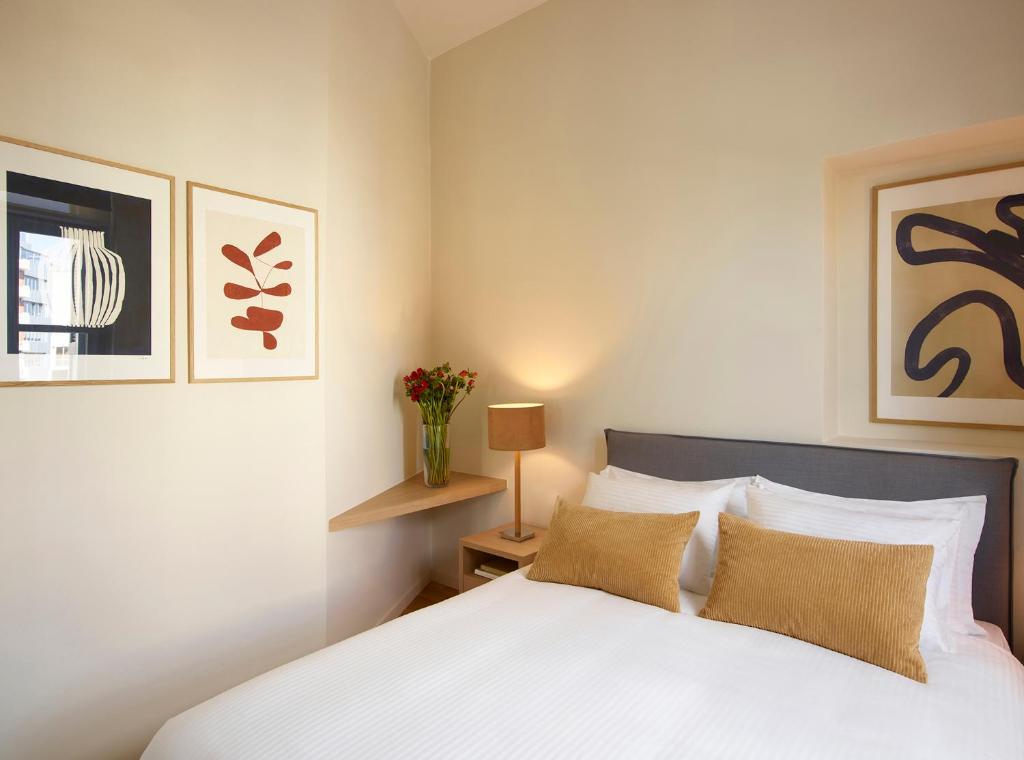 a bedroom with a bed with white sheets and pillows at Del Taso 1850 in Athens