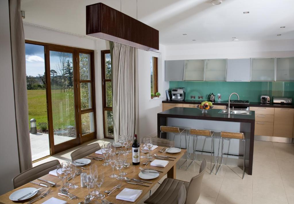 Kuchyň nebo kuchyňský kout v ubytování Waterford Castle Hotel Lodges