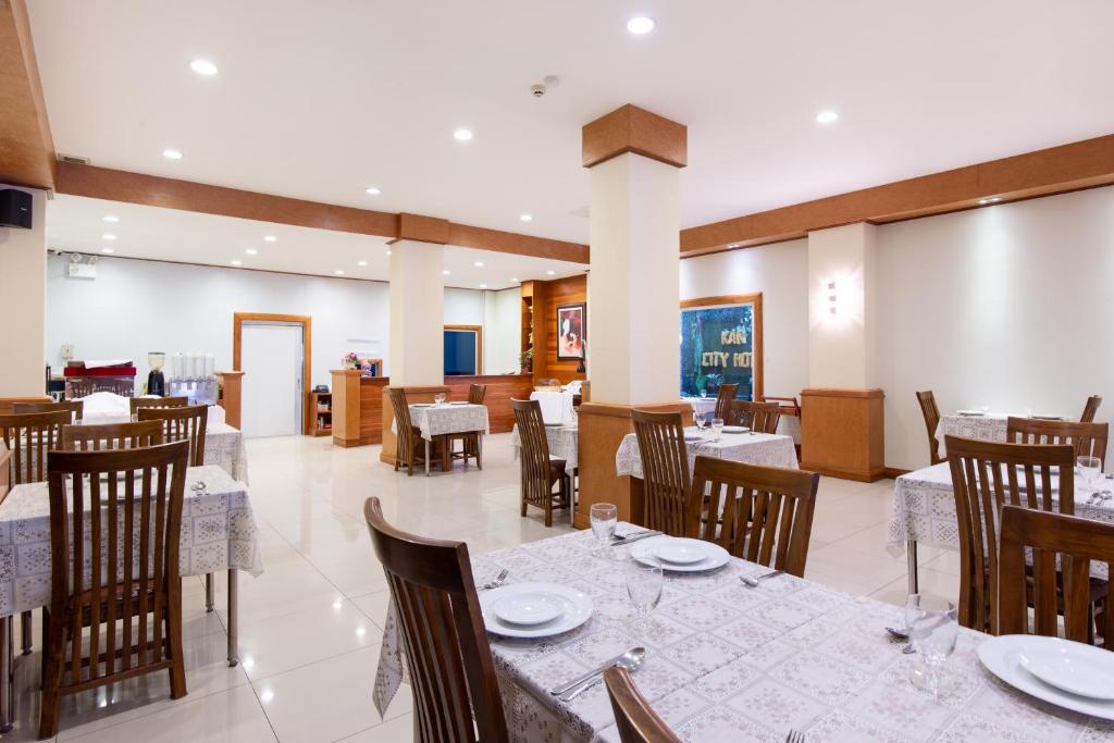 Restaurace v ubytování Kanchanaburi City Hotel