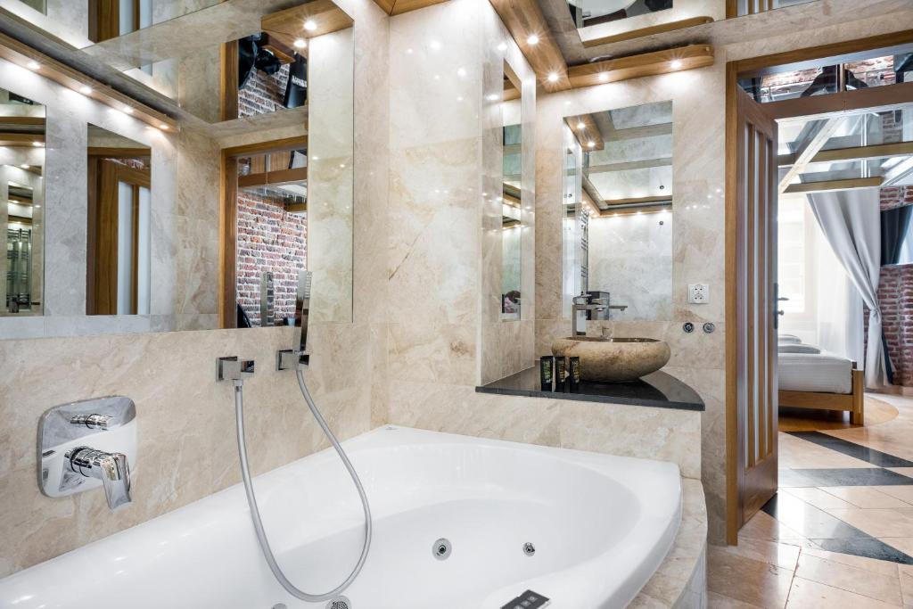 Aparthotel Stare Miasto - Resim 41