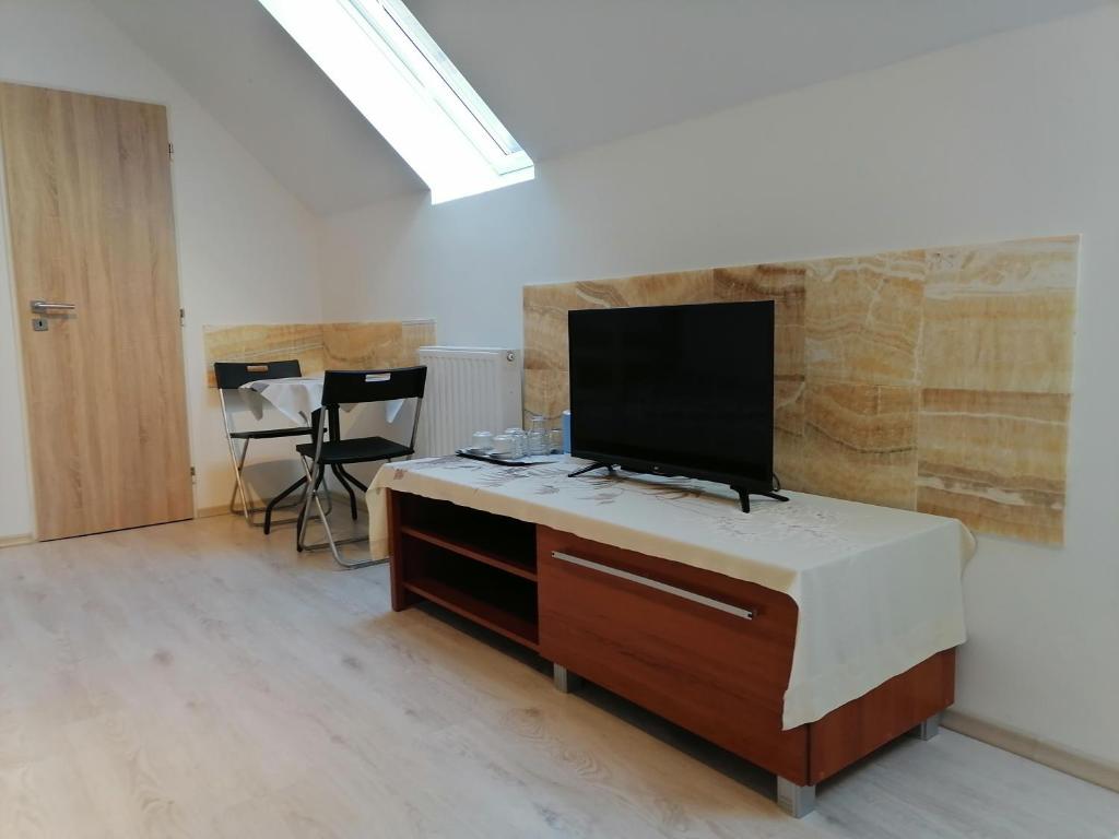 TV a/nebo společenská místnost v ubytování Apartmány Amália