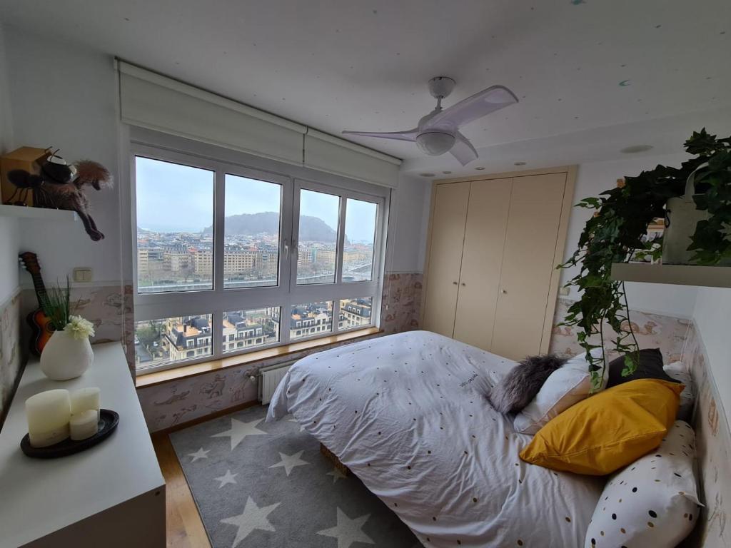 Fotografia z galérie ubytovania Céntrico, amplio y lujoso con preciosas vistas v destinácii San Sebastián