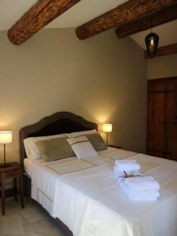 Mas du Rollier Chambres d'hôtes - Double Room With Private External Bathroom