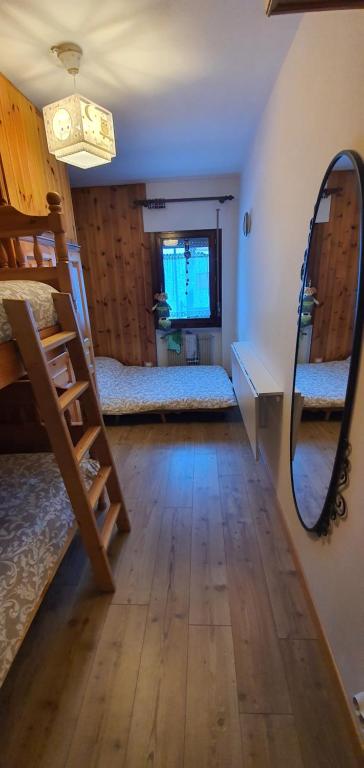 A bed or beds in a room at Appartamento Piano terra - Marmolada - Rocca Pietore - Boscoverde