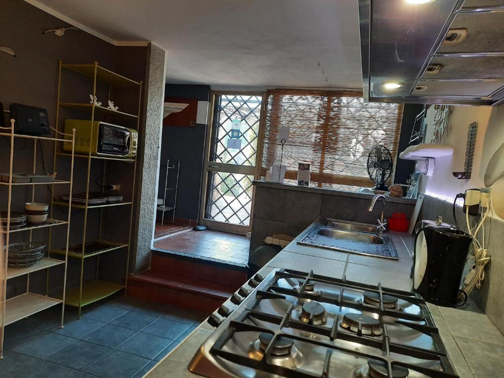 Kuchyňa alebo kuchynka v ubytovaní LE TERRE DEL DRAGO Apartment