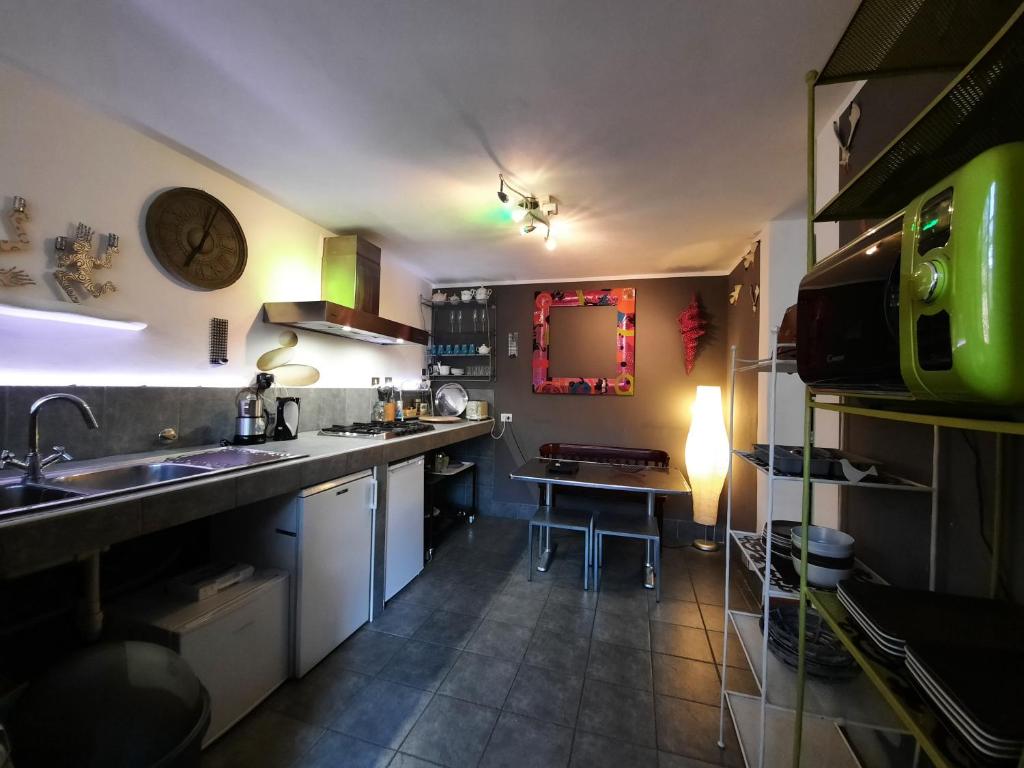 Kuchyňa alebo kuchynka v ubytovaní LE TERRE DEL DRAGO Apartment