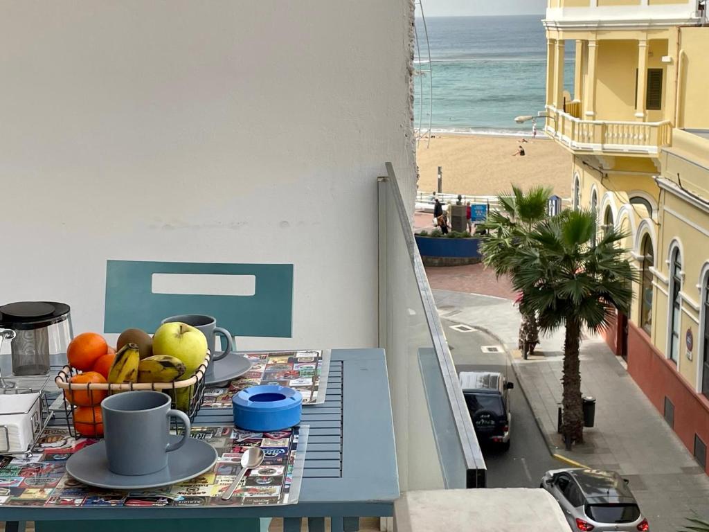 A balcony or terrace at Cosy Seaview Apartment Las Canteras