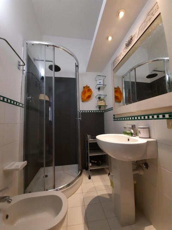 Kúpeľňa v ubytovaní LE TERRE DEL DRAGO Apartment