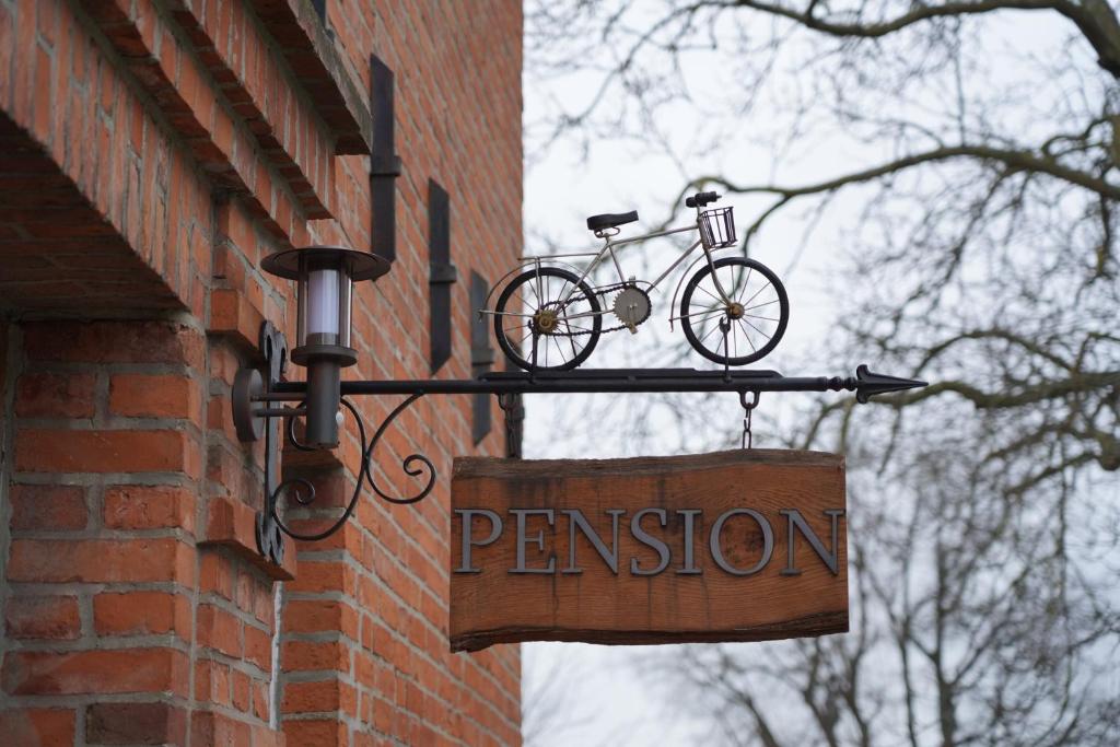 Jízda na kole v ubytování Pension Mitteltorturm nebo okolí