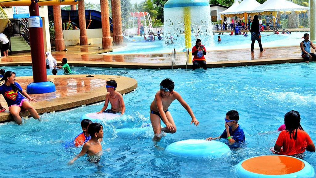 Bazén v ubytování Bayou Lagoon Park Resort nebo v jeho okolí